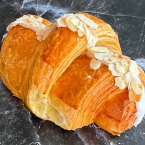 Croissant aux Amandes Boulangerie Au Four à Bois Seloncourt